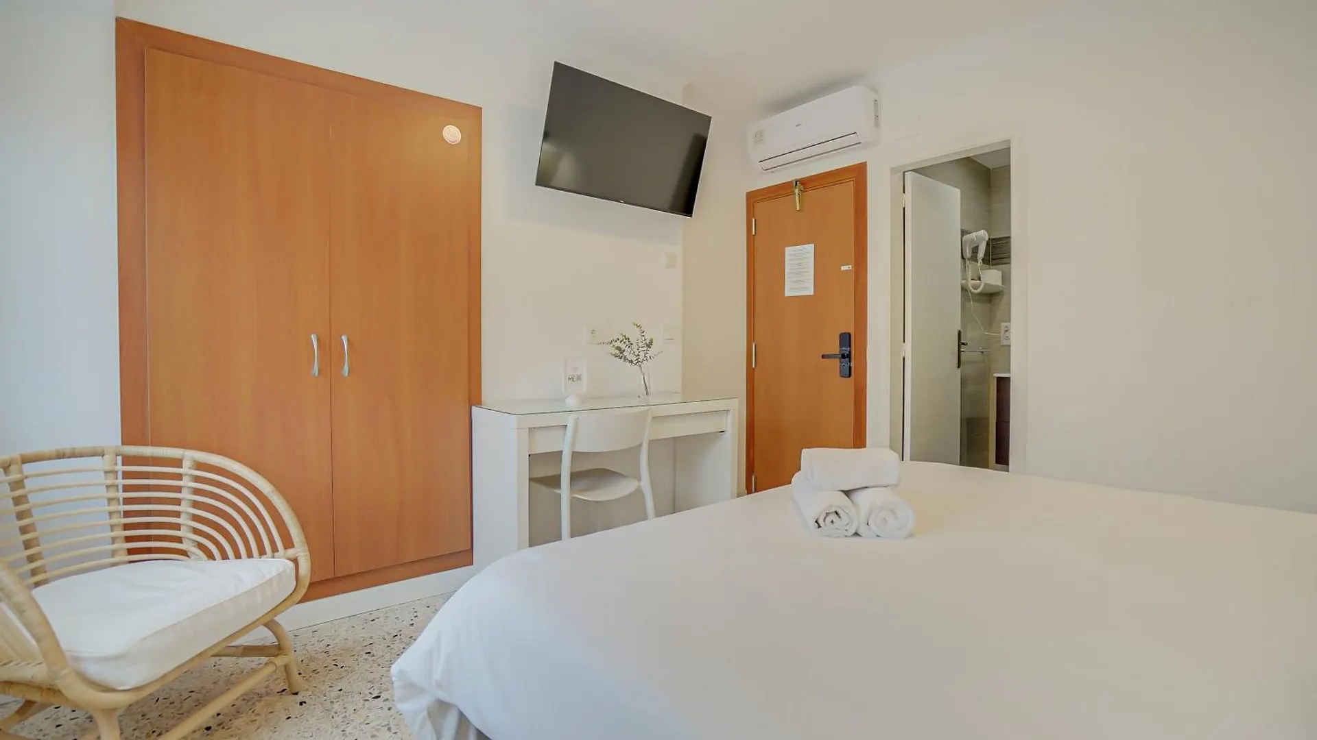 Hostal Y Apartamento Moli De Mar Lloret de Mar Spain