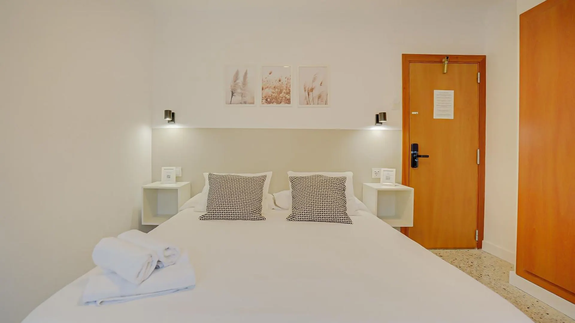 ** Guest house Hostal Y Apartamento Moli De Mar Lloret de Mar Spain