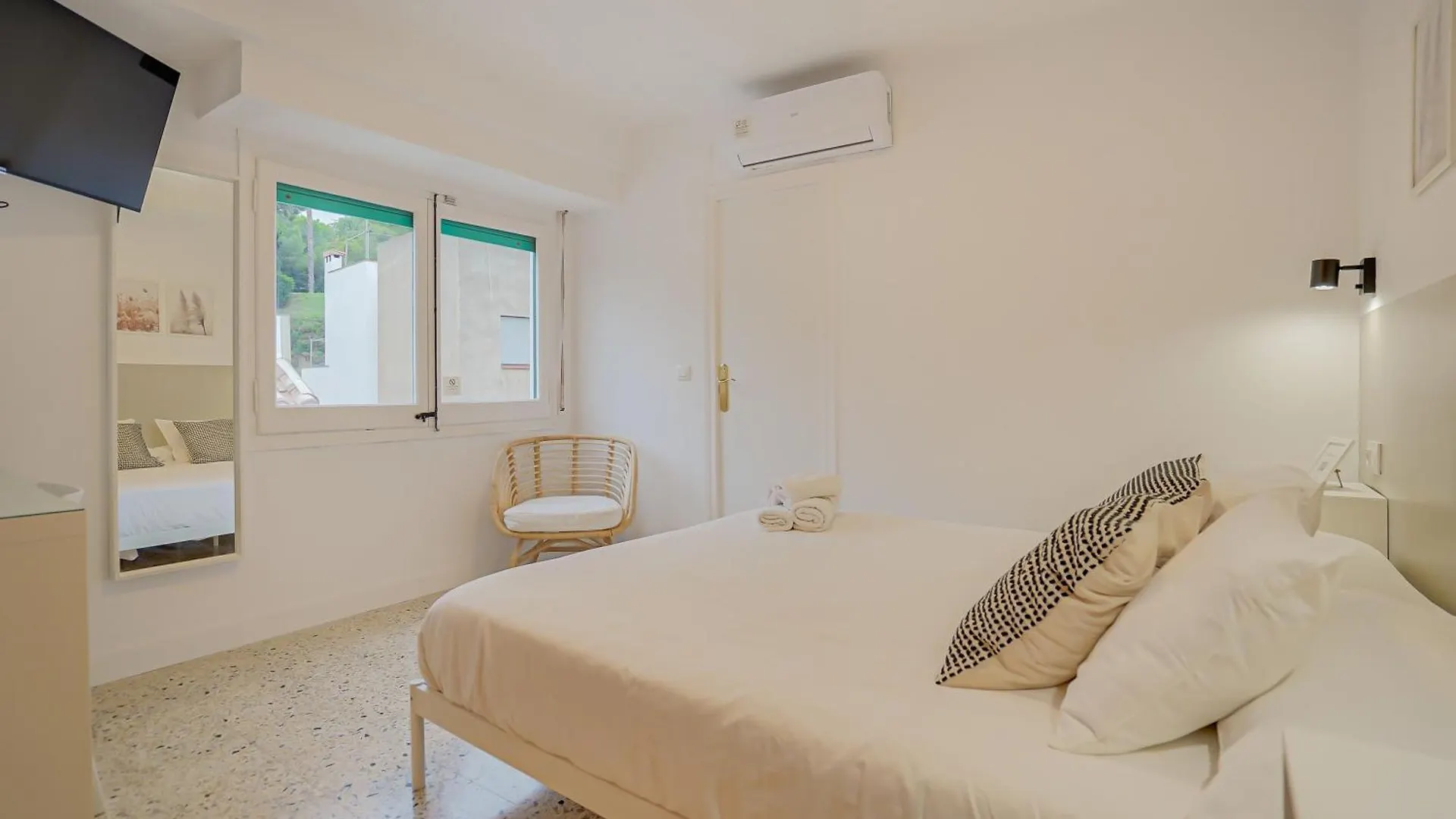 ** Guest house Hostal Y Apartamento Moli De Mar Lloret de Mar Spain