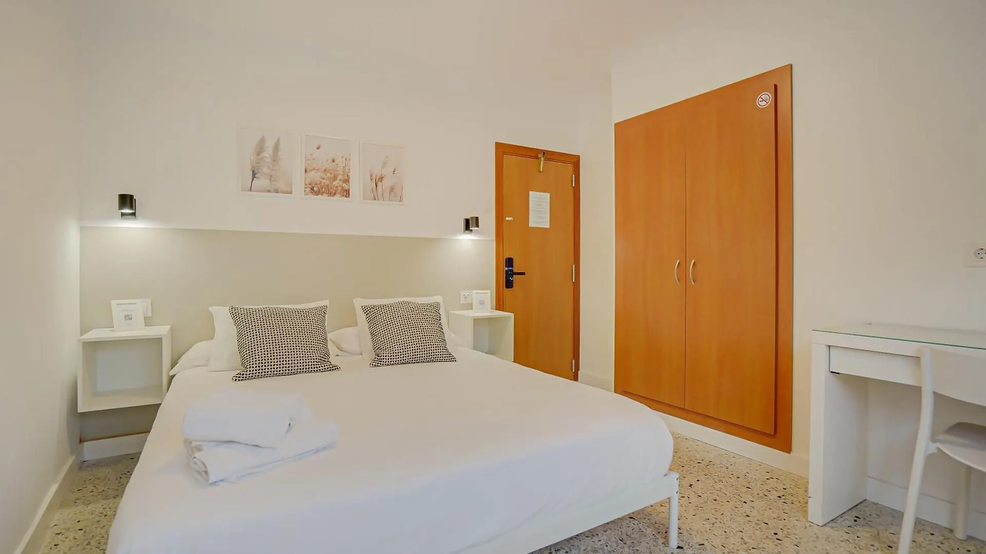Hostal Y Apartamento Moli De Mar 료렛 드 마르 2*,  스페인