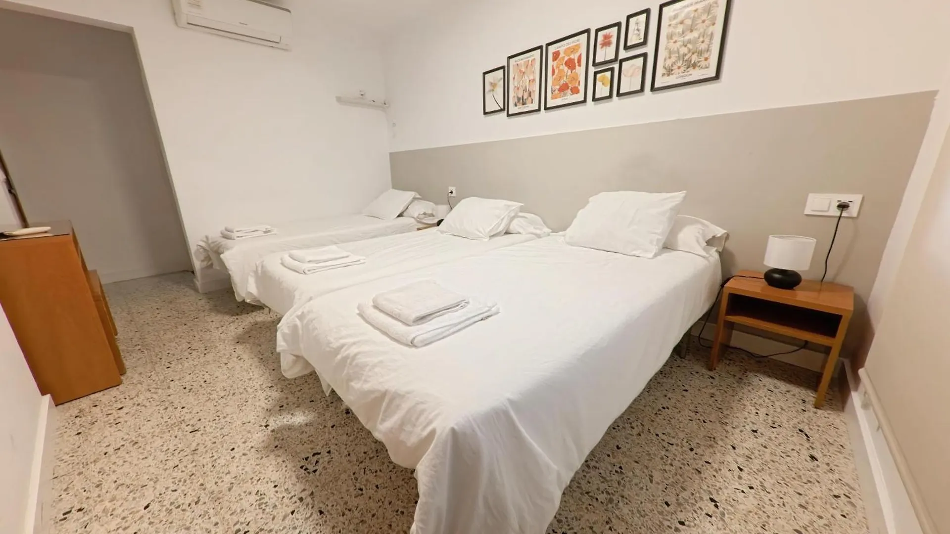 Guest house Hostal Y Apartamento Moli De Mar Lloret de Mar
